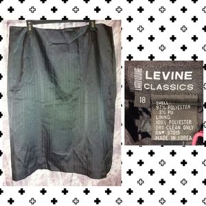 Larry Levine Classics brand Blk Pinstripes Satiny Soft Woven Pencil Skirt Sz 18